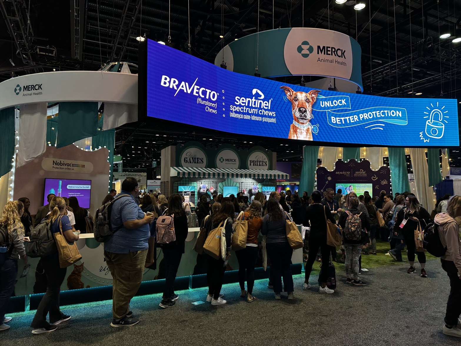 3D Exhibits: Merck Booth Curved LED Motion Graphics