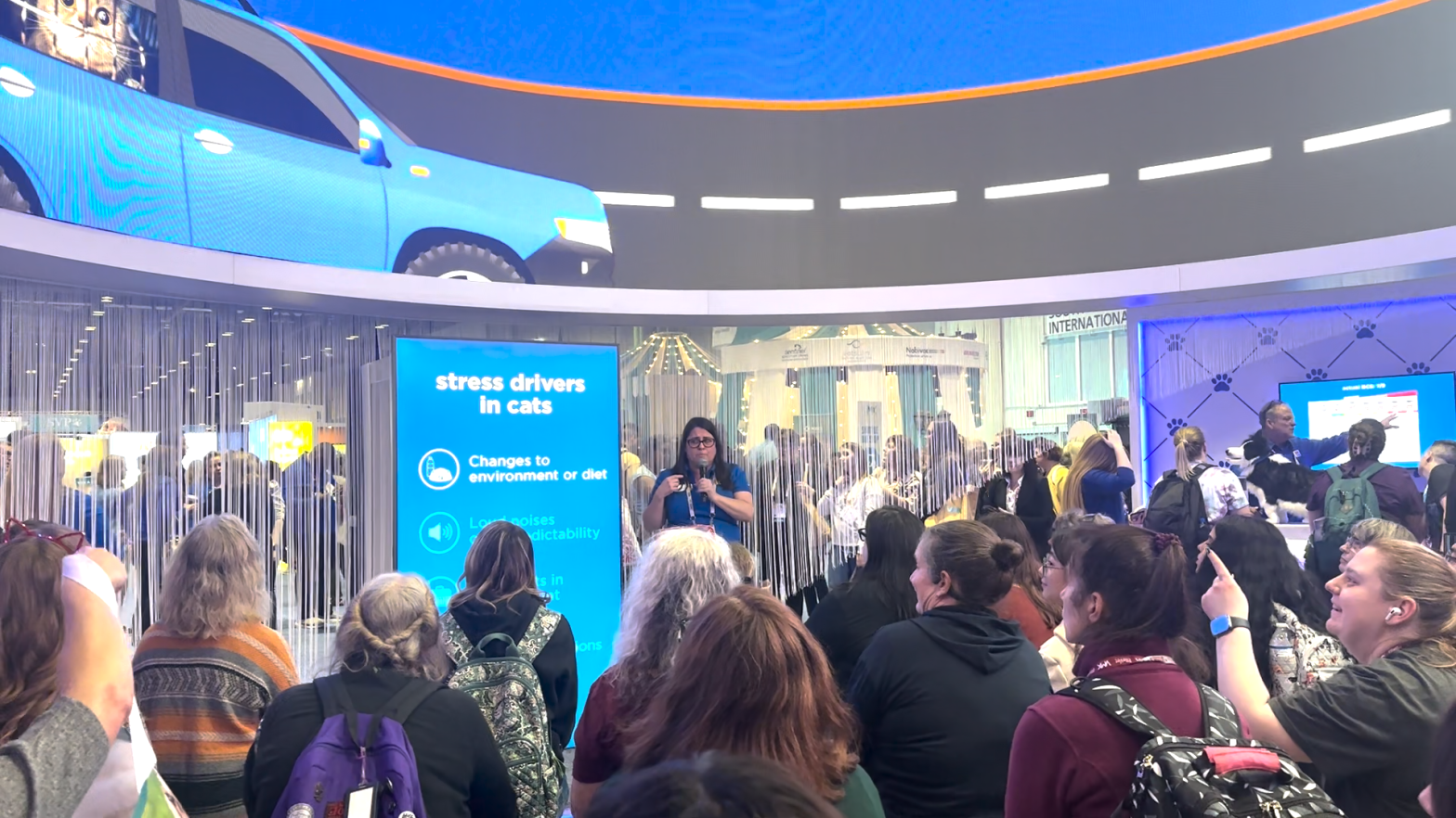 3D Exhibits: Hills Booth 50′ LED Ring Multiscreen Presentation